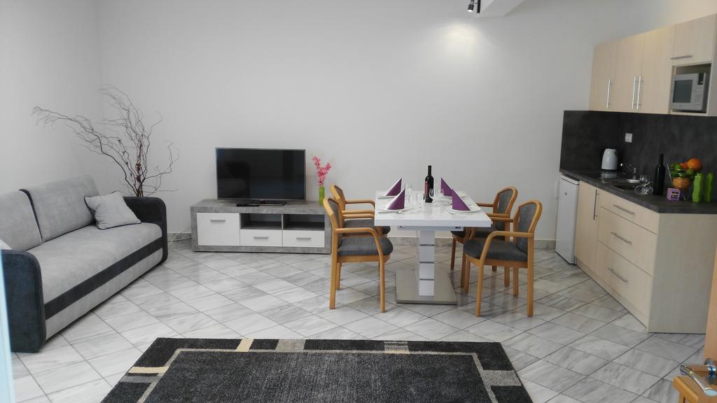 Fueredi Haz Apartman Apartment Sopron Bagian luar foto